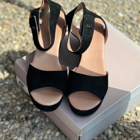 Wedges- Never Worn - Picture 2 of 3